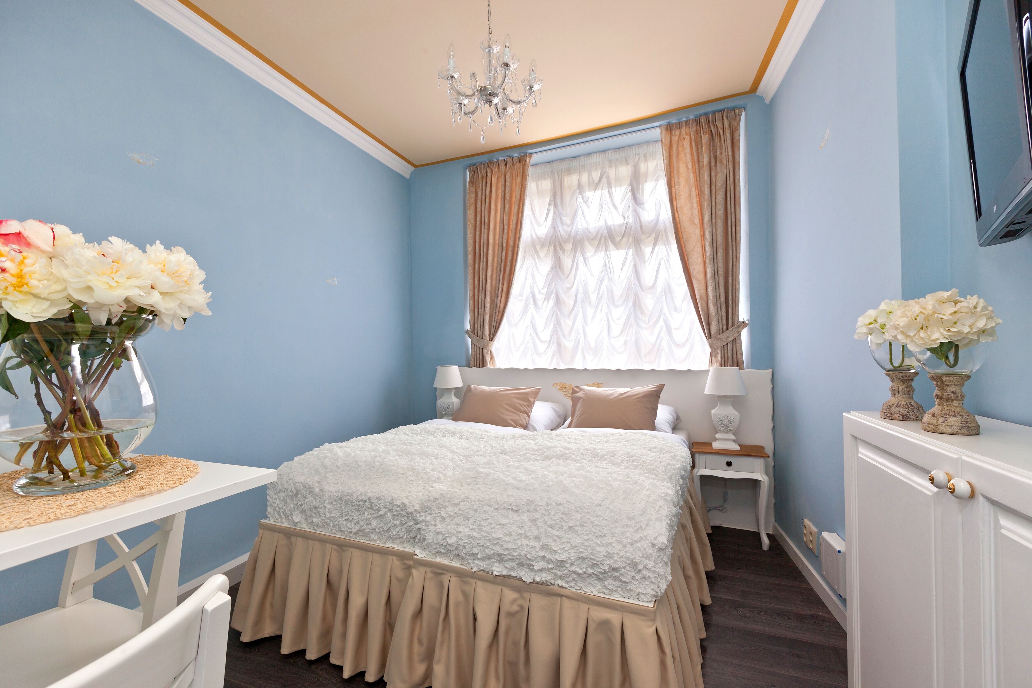 deluxe studio (2 adults) | hypo-allergenic bedding, in-room safe, blackout curtains, soundproofing