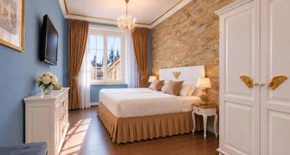 Caroline Old Town Square Hotel