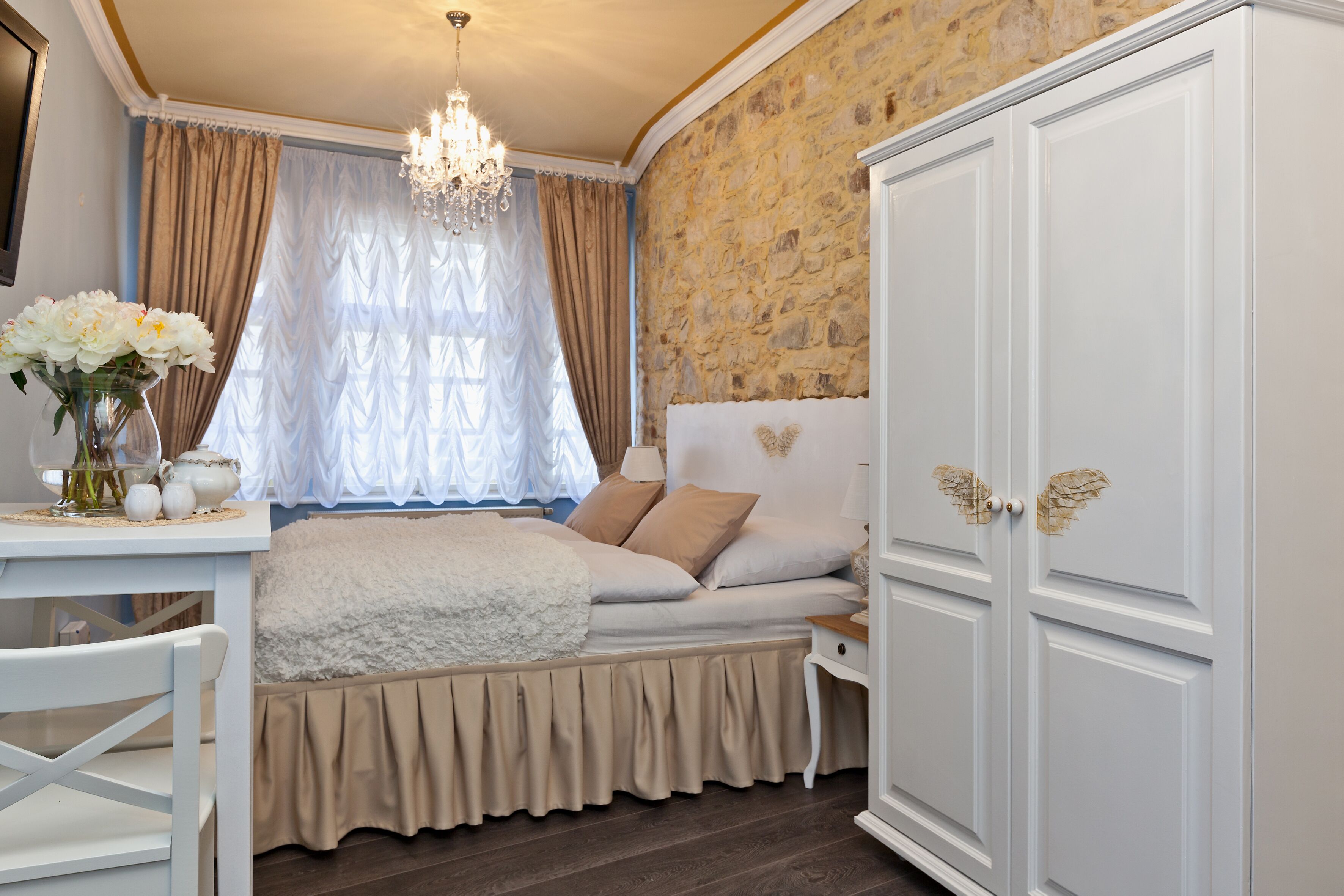 executive studio (2 adults) | hypo-allergenic bedding, in-room safe, blackout curtains, soundproofing