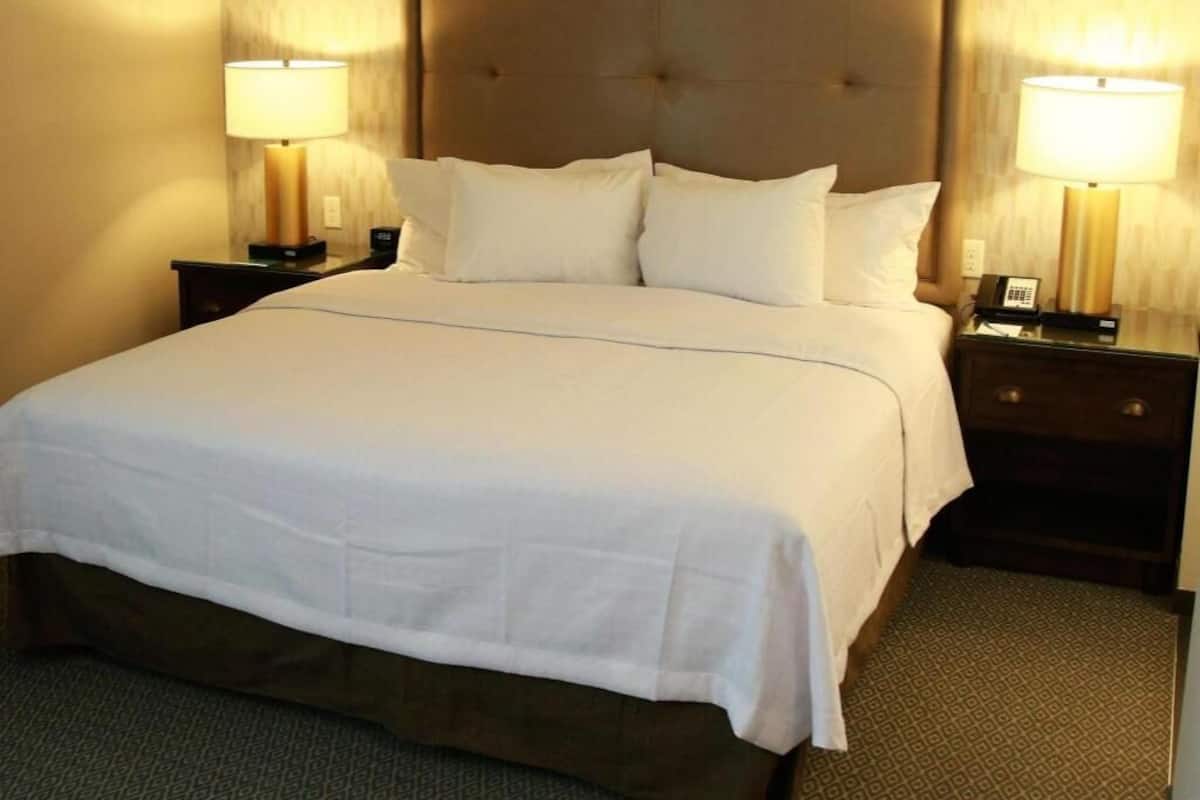 Premium bedding, in-room safe, desk, laptop workspace