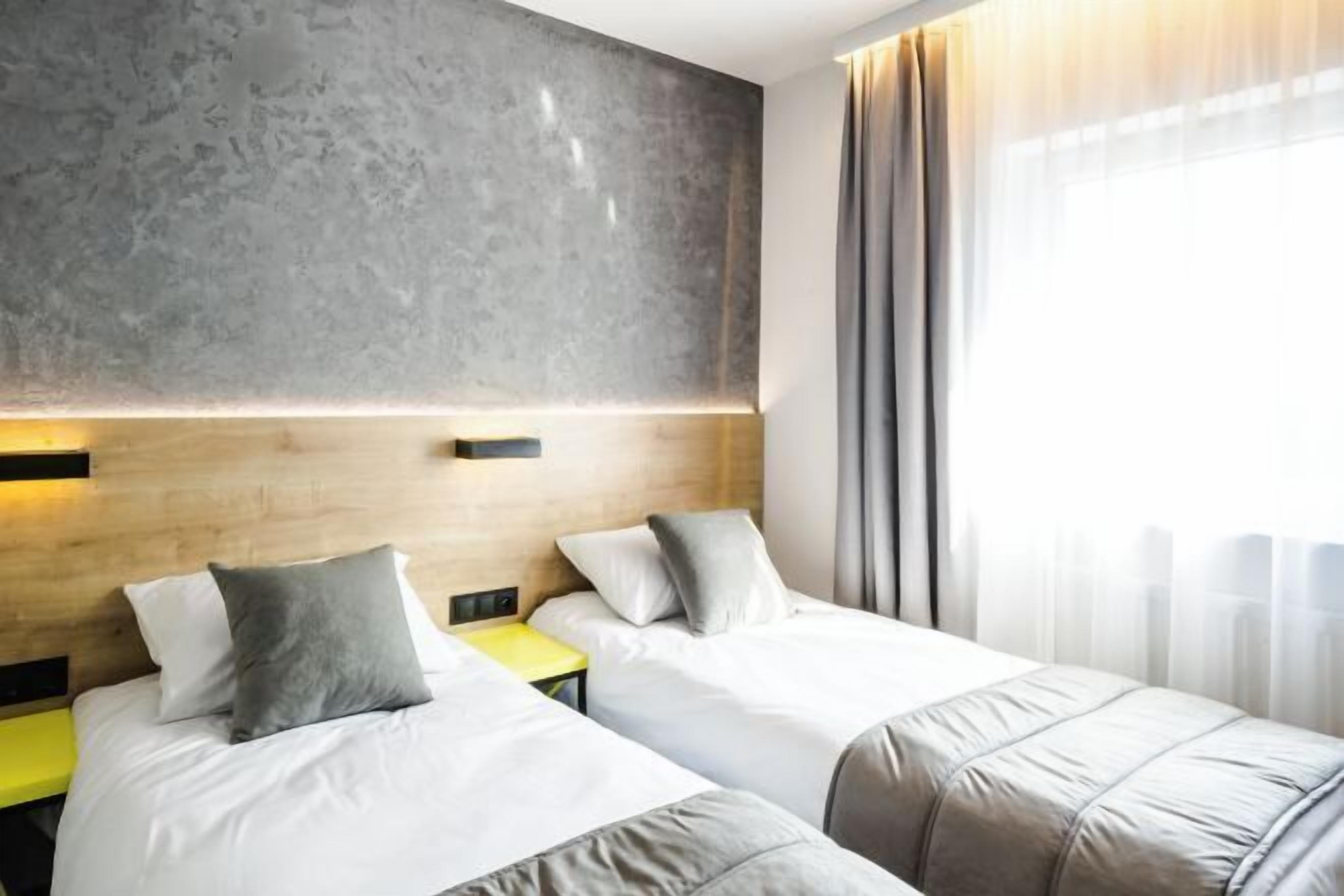 客房内保险箱、办公桌、隔音、熨斗/熨板