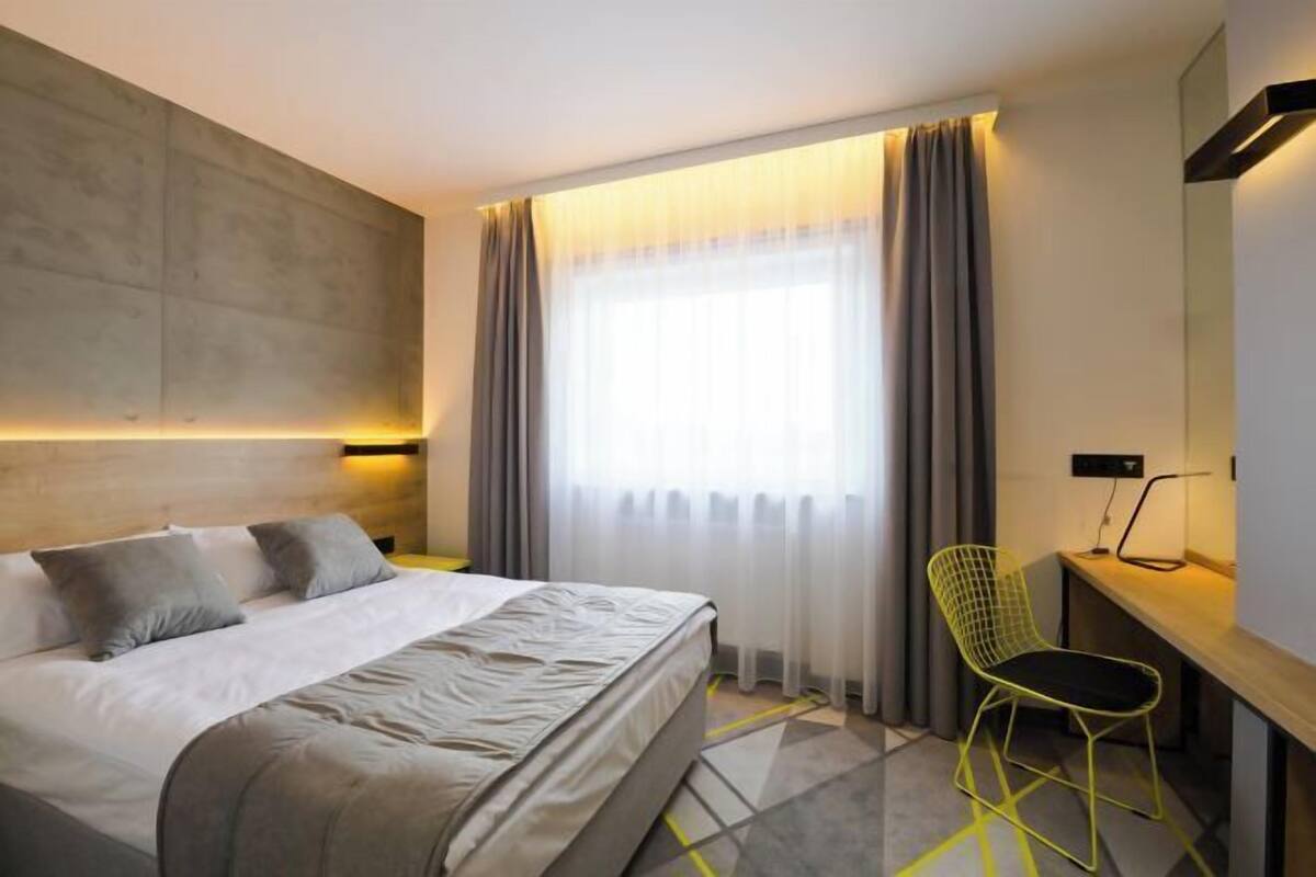 In-room safe, desk, soundproofing, iron/ironing board (on request)