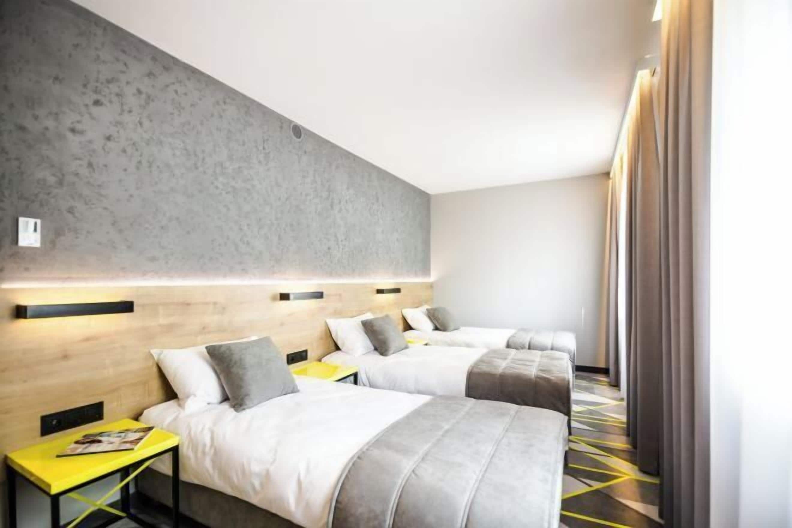 客房内保险箱、办公桌、隔音、熨斗/熨板