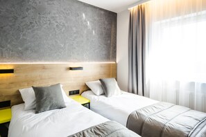 Twin Room | In-room safe, desk, soundproofing, iron/ironing board - Air Hotel (Warsaw)