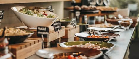 Daily buffet breakfast for a fee