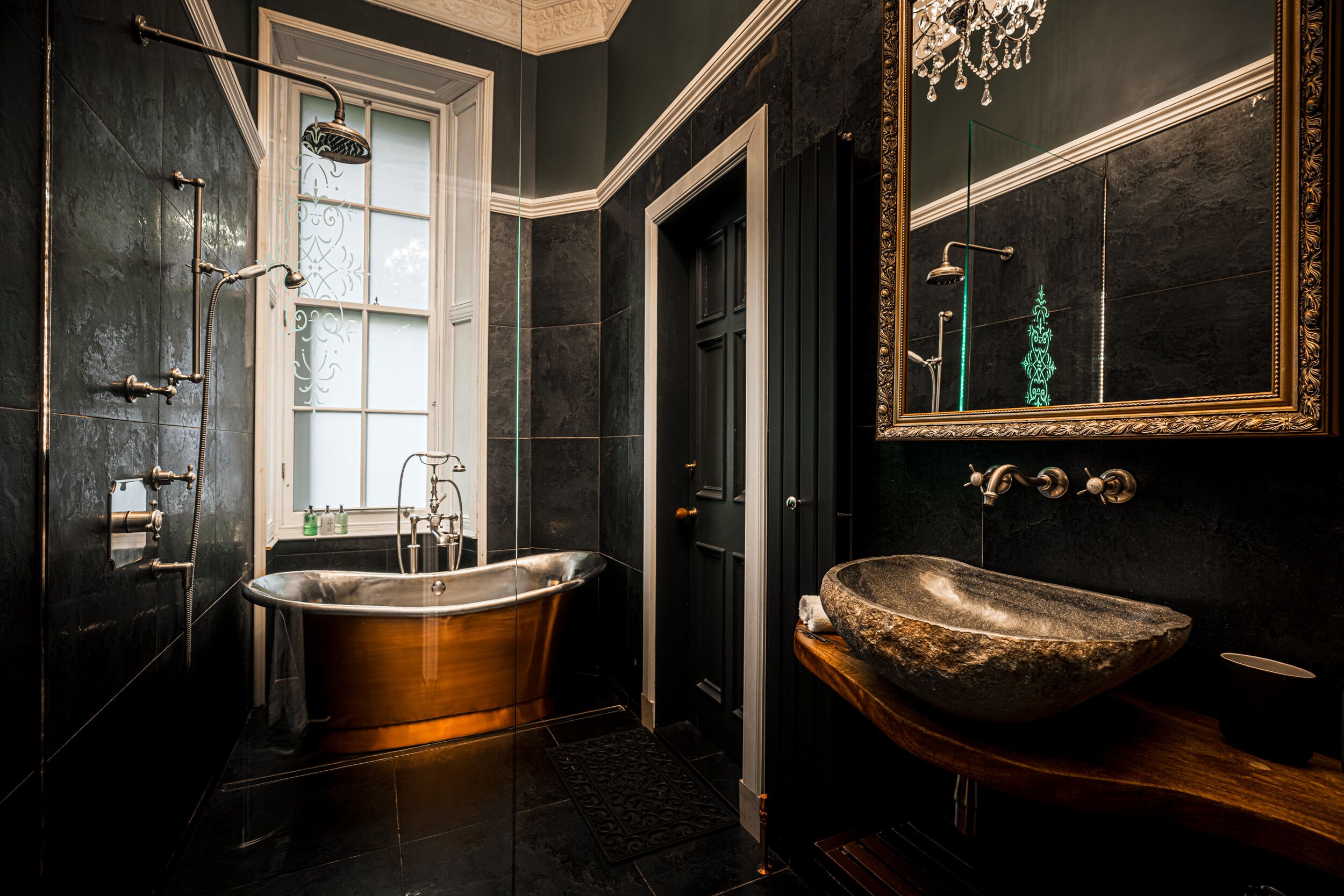 Bute | Badezimmer | Kostenlose Toilettenartikel, Haartrockner, Handtücher, Seife