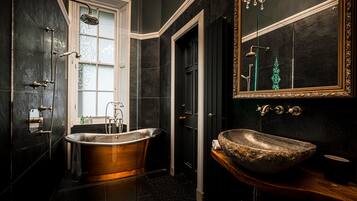 Bute | Badezimmer | Kostenlose Toilettenartikel, Haartrockner, Handtücher, Seife