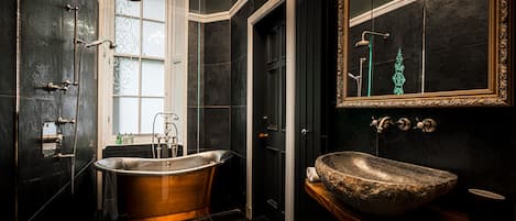 Bute | Salle de bain | Articles de toilette gratuits, sèche-cheveux, serviettes fournies, savon