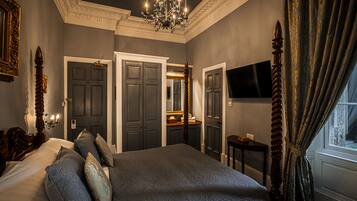 Bute | Individually decorated, individually furnished, iron/ironing board