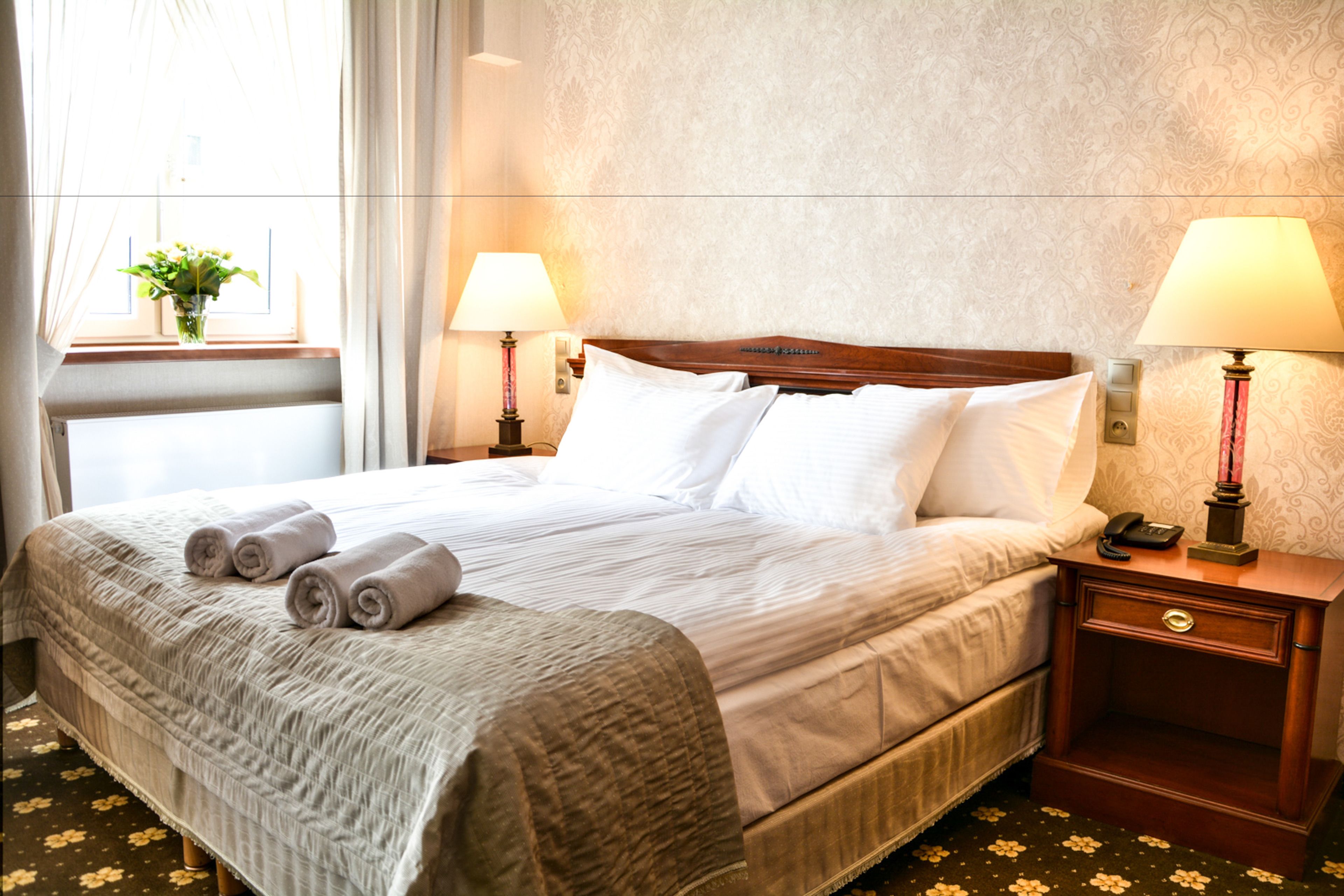 premium bedding, minibar, in-room safe, desk