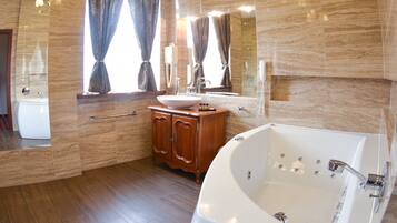 Presidential Apartment, 1 Bedroom, Jetted Tub | Bathroom | Free toiletries, hair dryer, towels