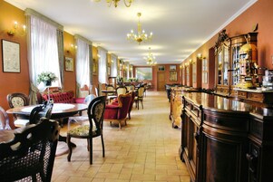 Se sirven desayunos, almuerzos y cenas; cocina internacional