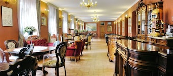 Komoda Club Residence