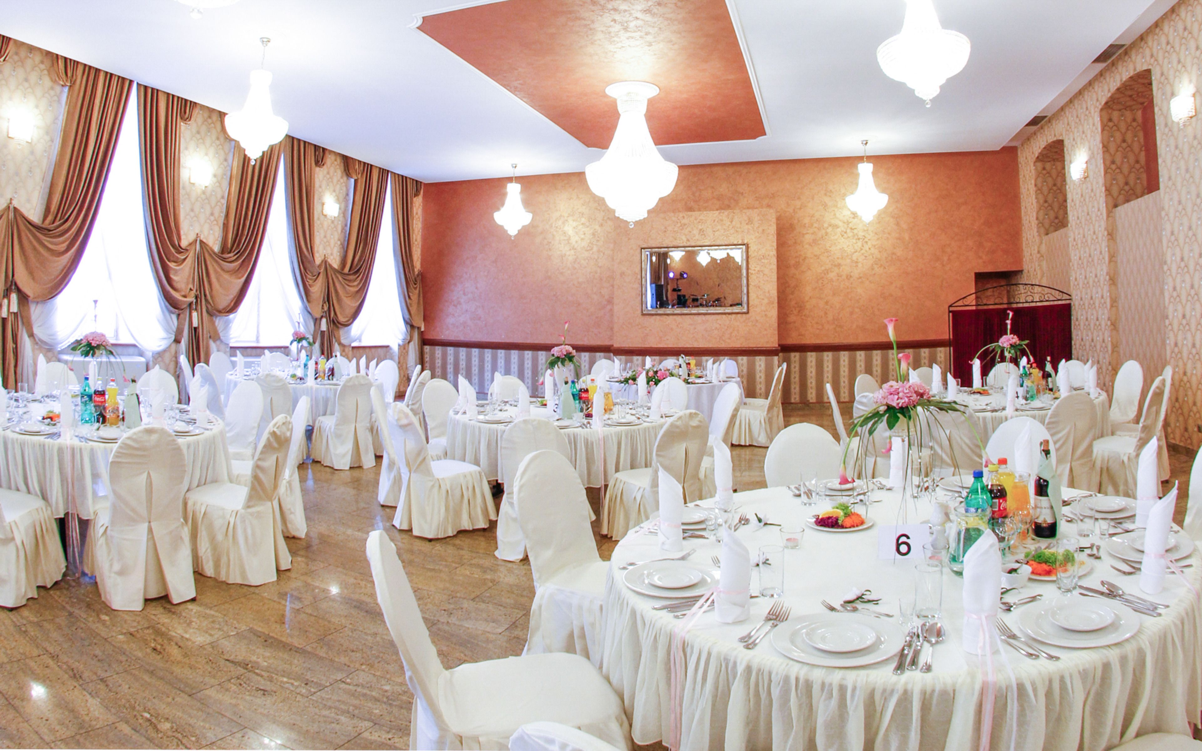 Banquet hall