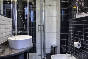 Free toiletries, hair dryer, towels - Komoda Club Residence (Kalisz)