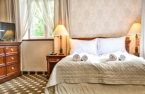 Single Room | Premium bedding, minibar, in-room safe, desk - Komoda Club Residence (Kalisz)