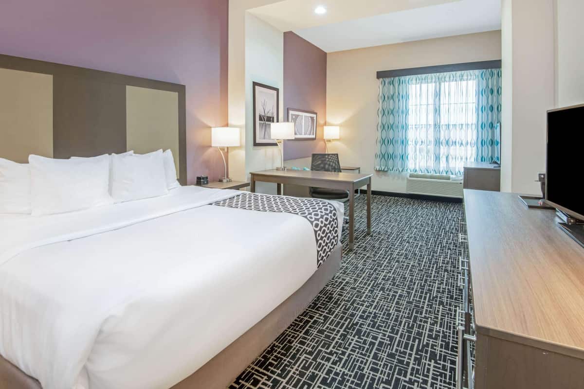 Room, 1 King Bed, Accessible, Non Smoking (Mobility Access, Bathtub w/ Grab Bar) | Premium bedding, desk, iron/ironing board, free cots/infant beds