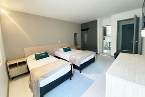 Minibar, két bảo mật tại phòng, bàn, bàn ủi/dụng cụ ủi quần áo