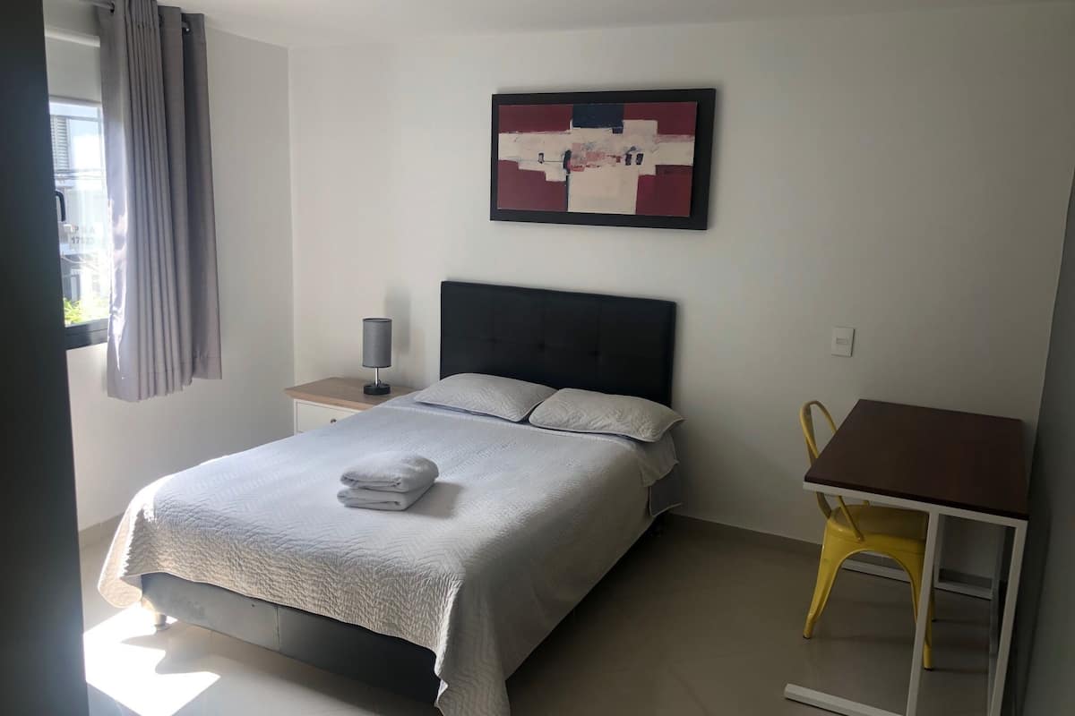 Camera doppia, bagno privato | Una cassaforte in camera, ferro/asse da stiro, Wi-Fi gratuito, lenzuola