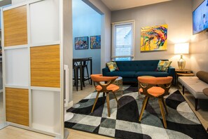 Lobby-lounge