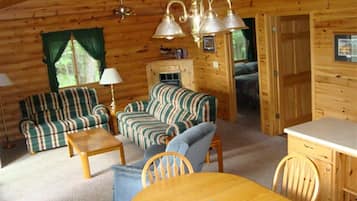 Cabin, 2 Bedrooms (Oaks) | Living area