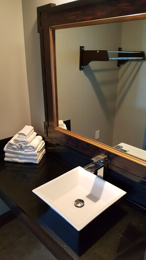 Deluxe Room, 1 King Bed | Bathroom sink - Fortuna Redwood Inn (Fortuna)