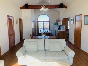 House, 4 Bedrooms | Living area