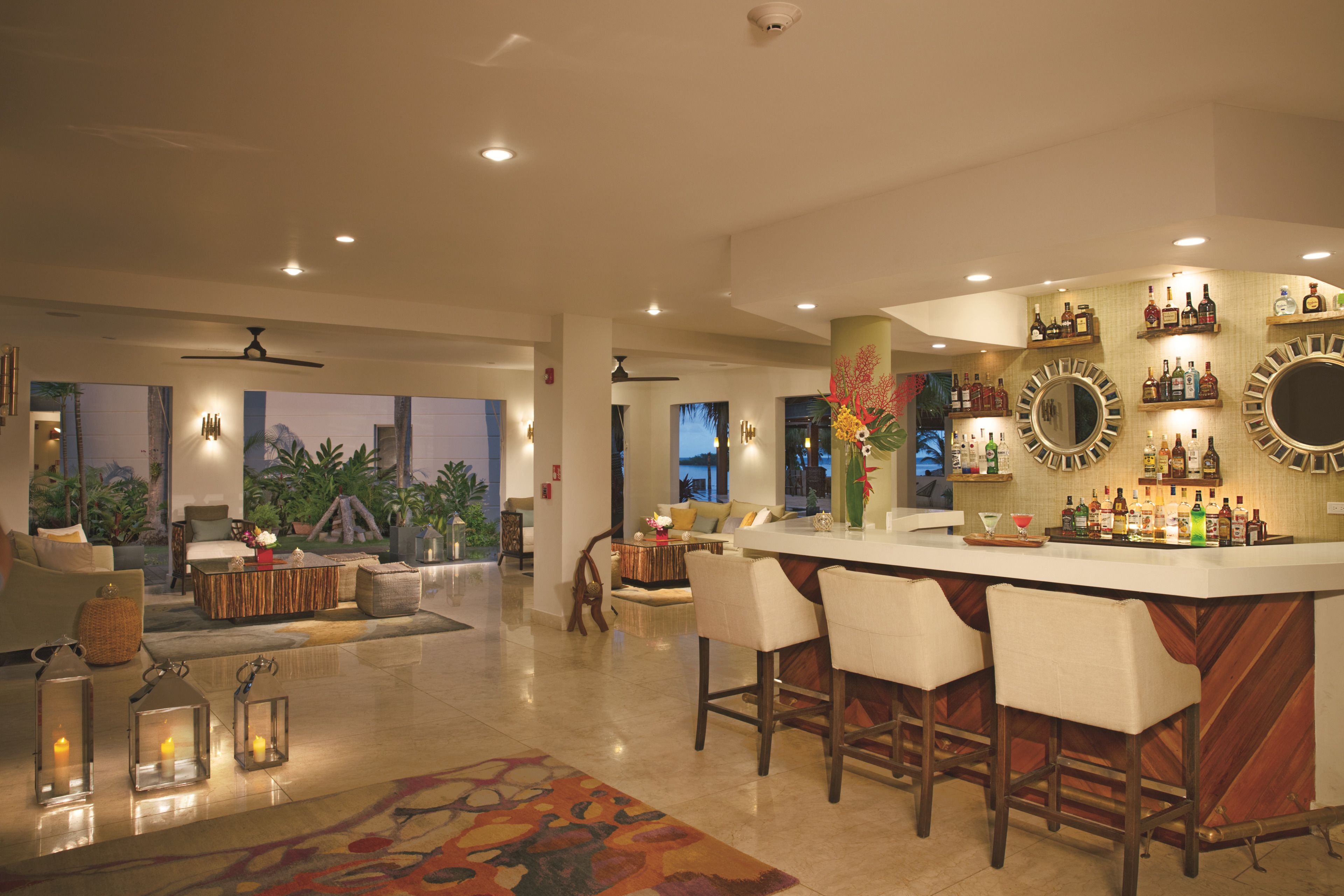 4 bars/lounges, poolside bar