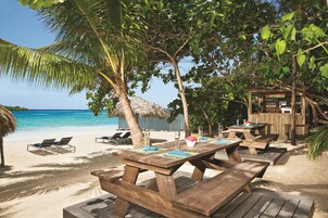 4 間酒吧/酒廊、池畔酒吧