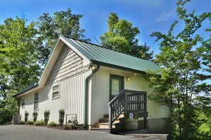 Front of property - Pine Needles 6 1 Br cabin by RedAwning (Pigeon Forge)