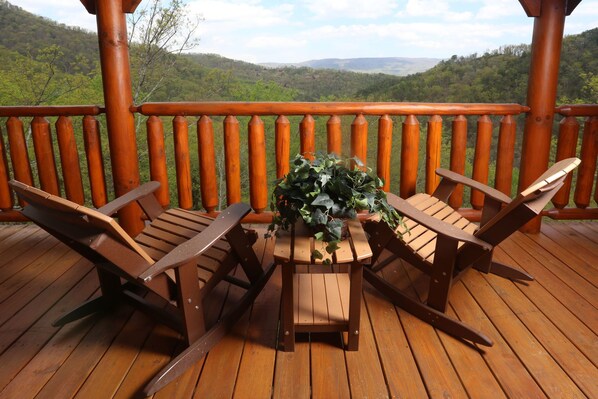 Cabin, 2 Bedrooms, Bathtub, Mountain View (Mountain Dreams Cabin) | Porch