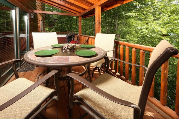 Cabin, 2 Bedrooms, Patio (Mountain Majesty Cabin) | Outdoor dining