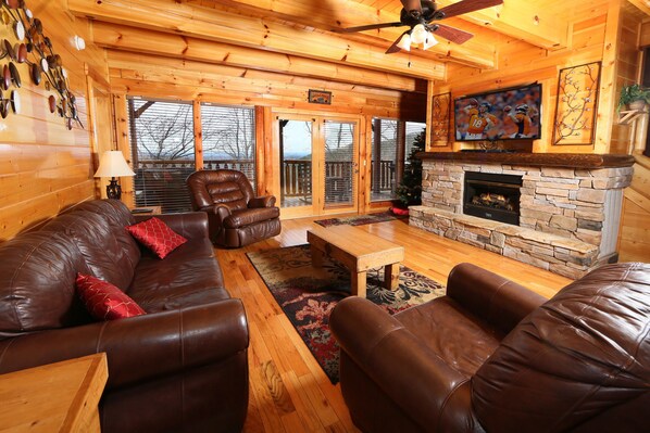 Cabin, Multiple Bedrooms, Bathtub, Mountain View (Rising Eagle Lodge Cabin) | Living area