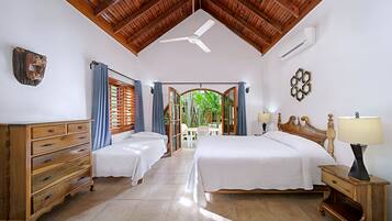 Lower Jungle House | 1 quarto, cofres nos quartos, Wi-Fi de cortesia, roupa de cama