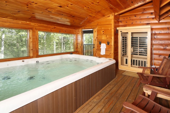 Indoor pool, outdoor pool - Skinny Dippin 1 Br cabin by RedAwning (Sevierville)