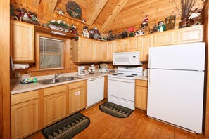 Cabin, 1 Bedroom | Private kitchen