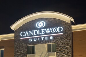 A hotel sign with the name "CANDLEWOOD SUITES" and a logo above it. - Candlewood Suites Longmont - Boulder Area by IHG (Longmont)
