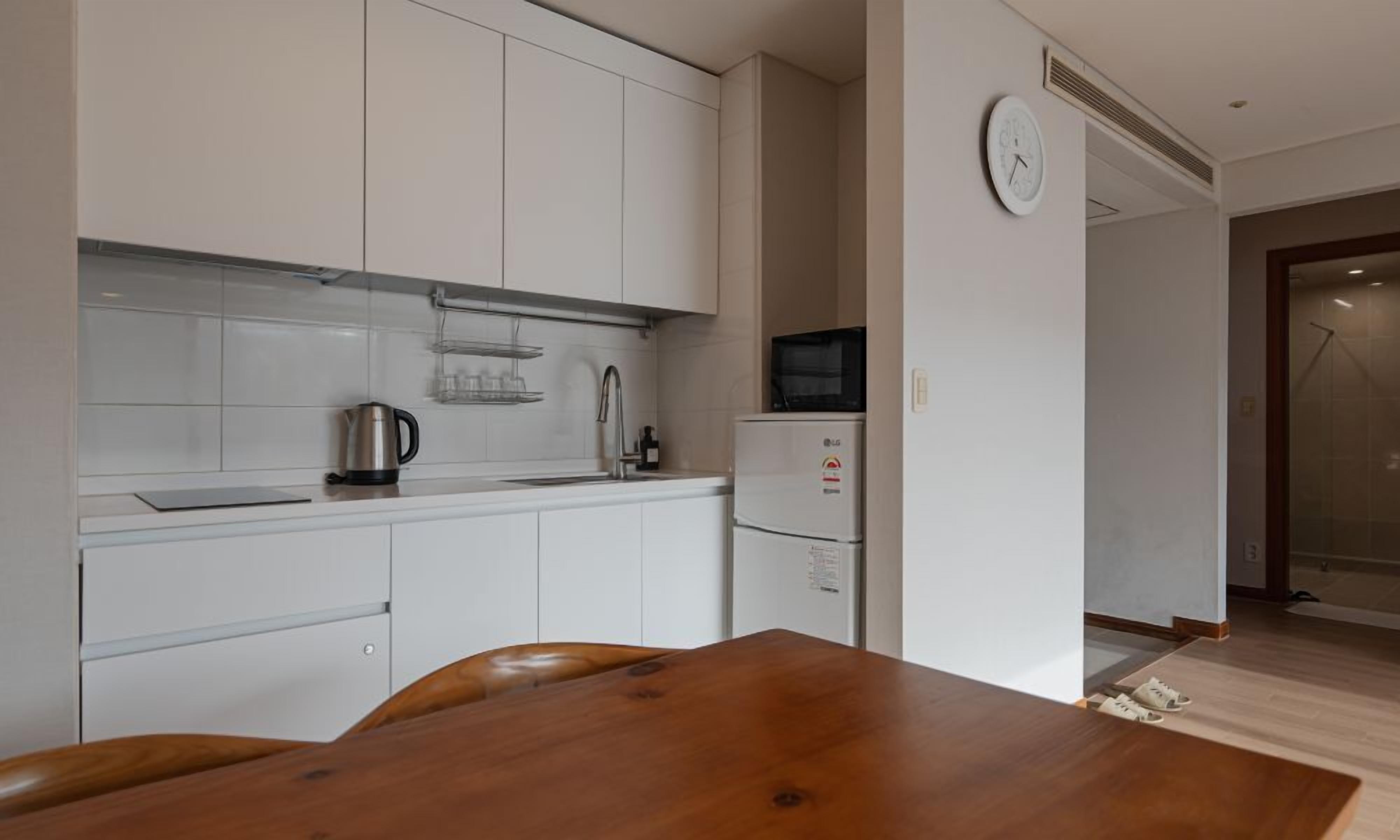 family room (a/b type randomly assigned) | 1 bedroom, individually decorated, individually furnished, free wifi