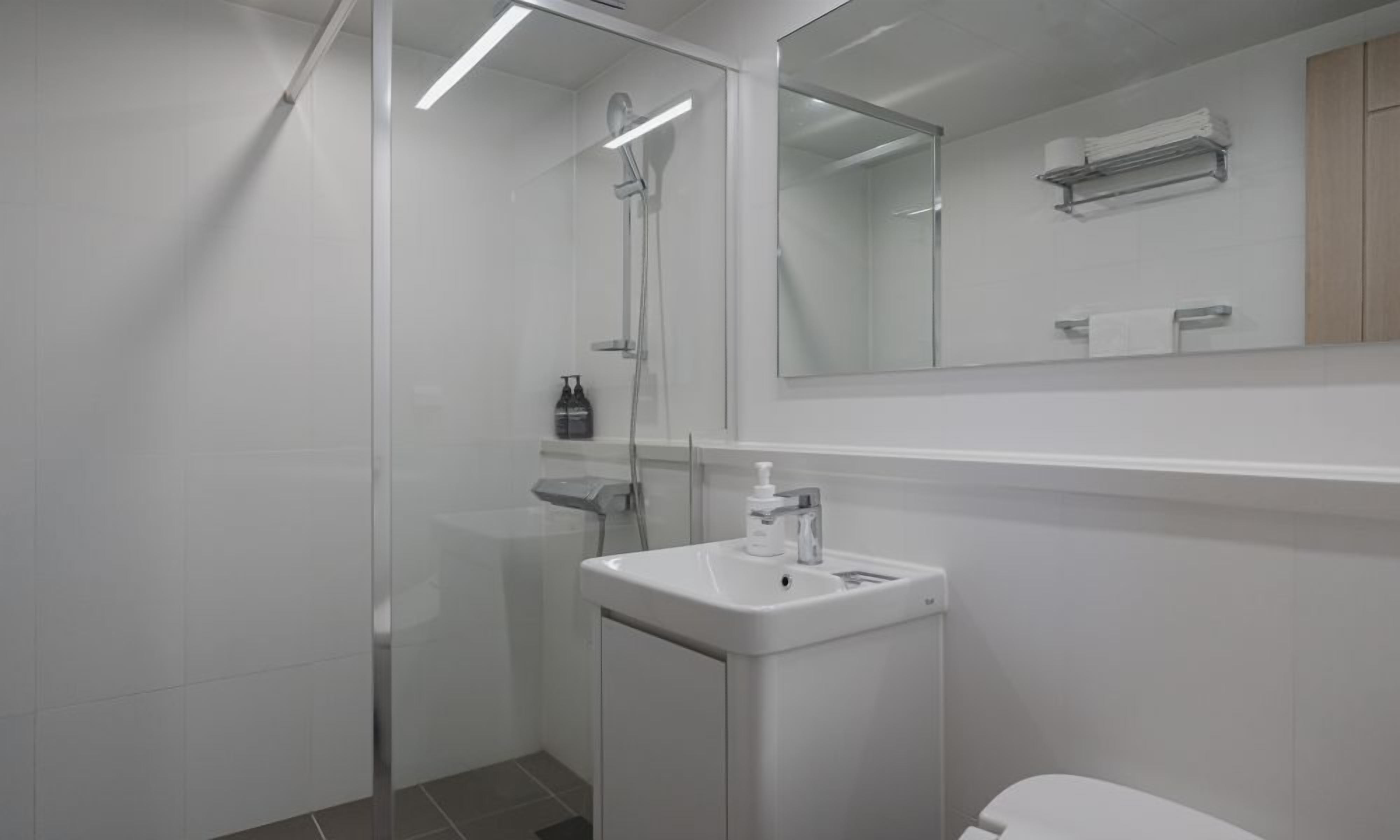 family room (a/b type randomly assigned) | bathroom | shower, hair dryer, slippers, towels