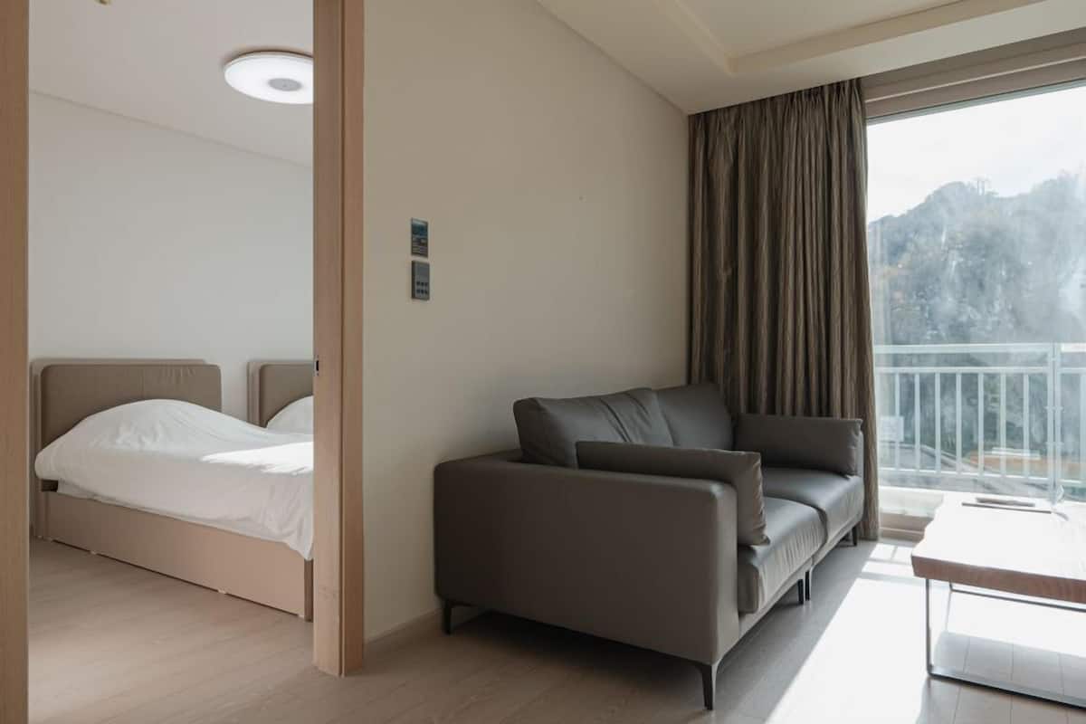 Family Room (A/B type randomly assigned) | 1 dormitorio, decoración individual, mobiliario individual y wifi gratis