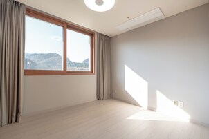 Deluxe Room (Cooking Not Allowed) | Decoración individual, mobiliario individual, wifi gratis y ropa de cama