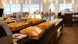 A buffet area with various bread and pastries. - Elysian Gangchon Resort (Chuncheon)