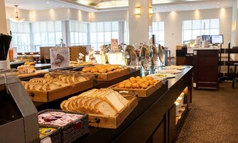Daily buffet breakfast (KRW 32000 per person)