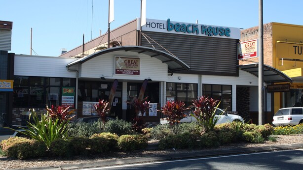 A hotel named "Hotel Beach House" with a sign for "Great Northern Brewing Co." and a "TAB" sign visible. - Hotel Beach House Nambour (Nambour)