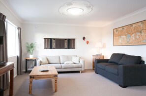 43-inch flat-screen TV with satellite channels - Pacific Palms Resort (Tauranga)