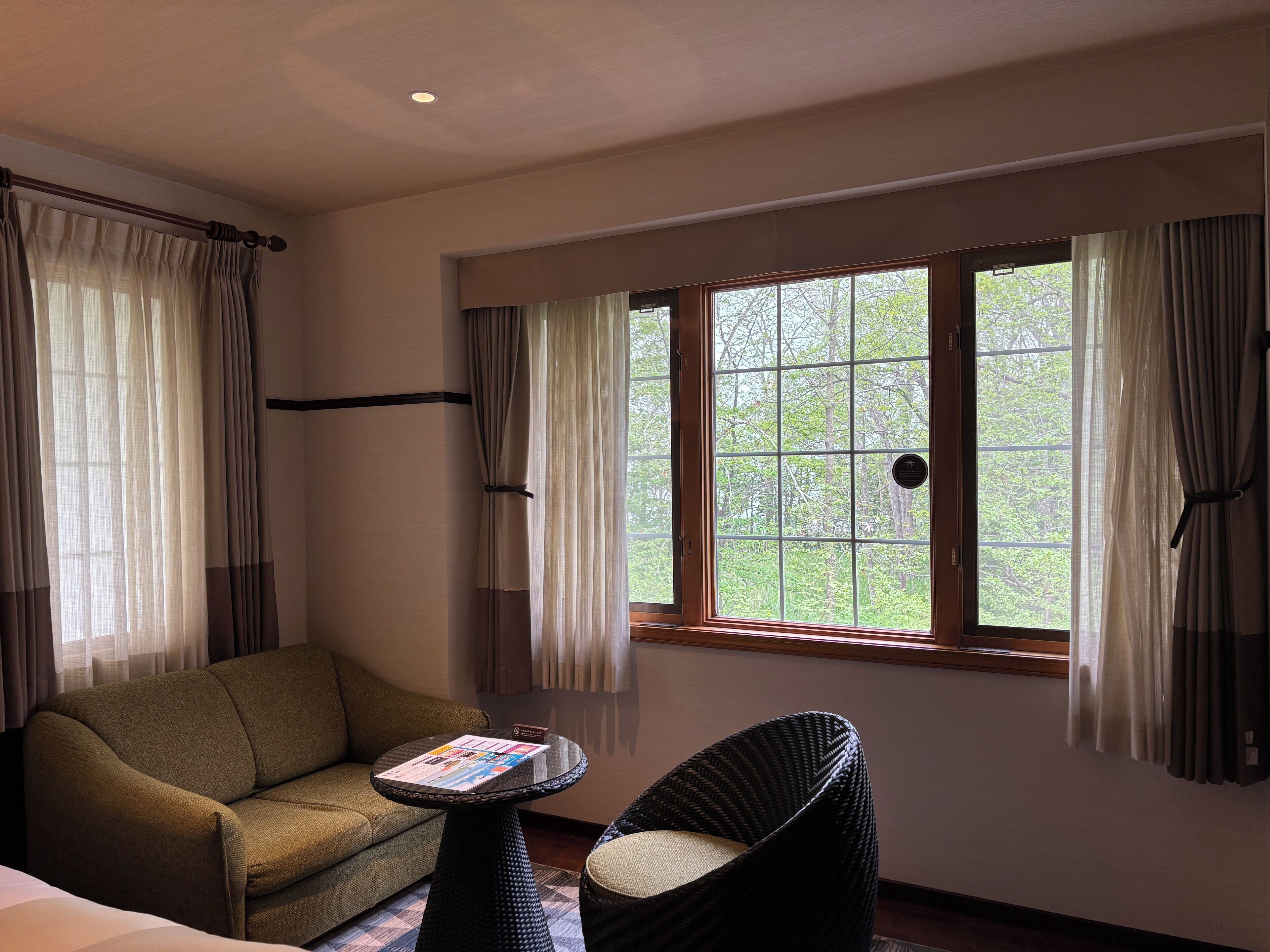 twin room, non smoking | in-room safe, desk, free wifi, bed sheets