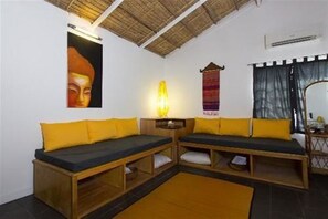 Lobby sitting area - The Secret Garden at Otres Beach (Sihanoukville)