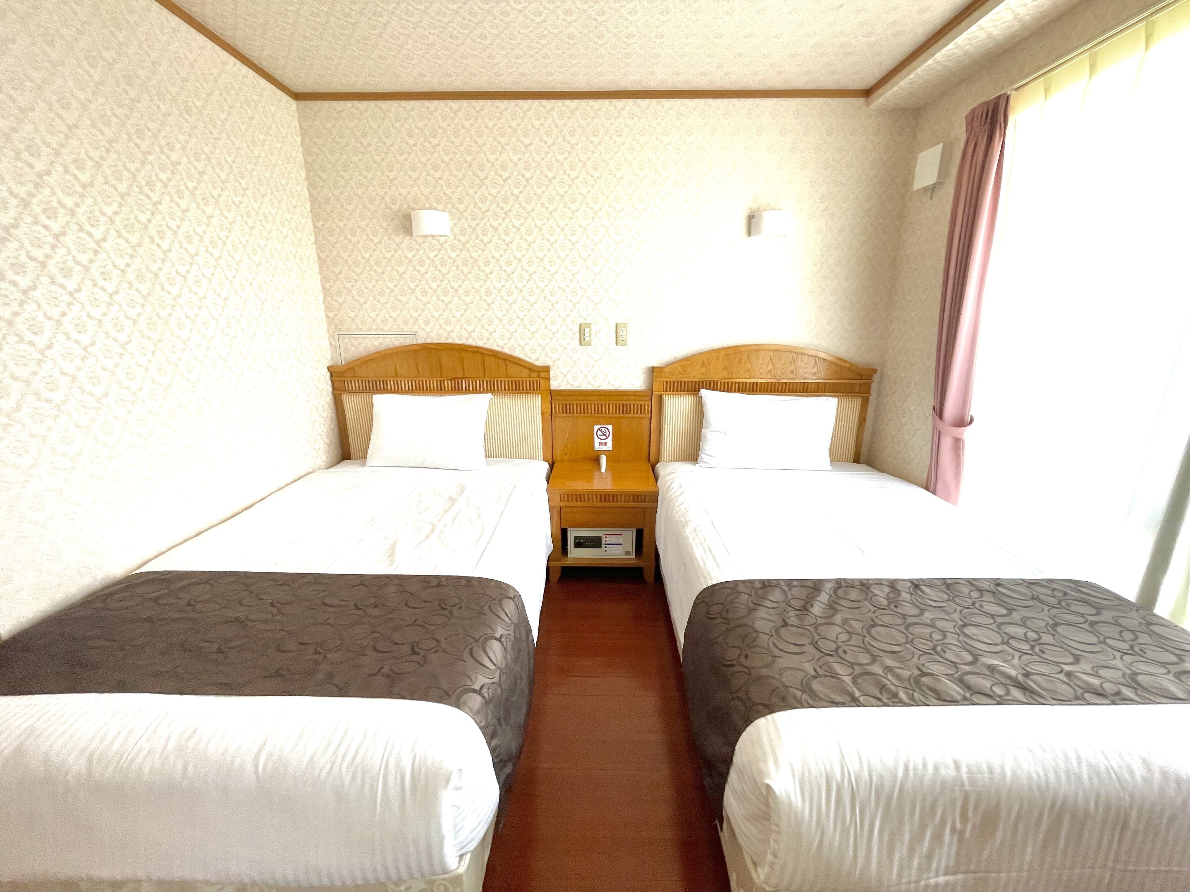 in-room safe, desk, free wifi, bed sheets