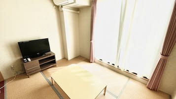 Habitación estándar con 2 camas individuales, para no fumadores | Caja de seguridad en la habitación, escritorio y wifi gratis