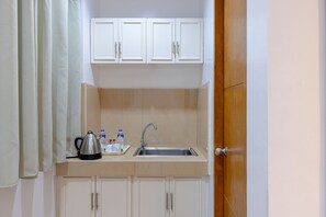 Standard Room | Desk, iron/ironing board, free WiFi, bed sheets